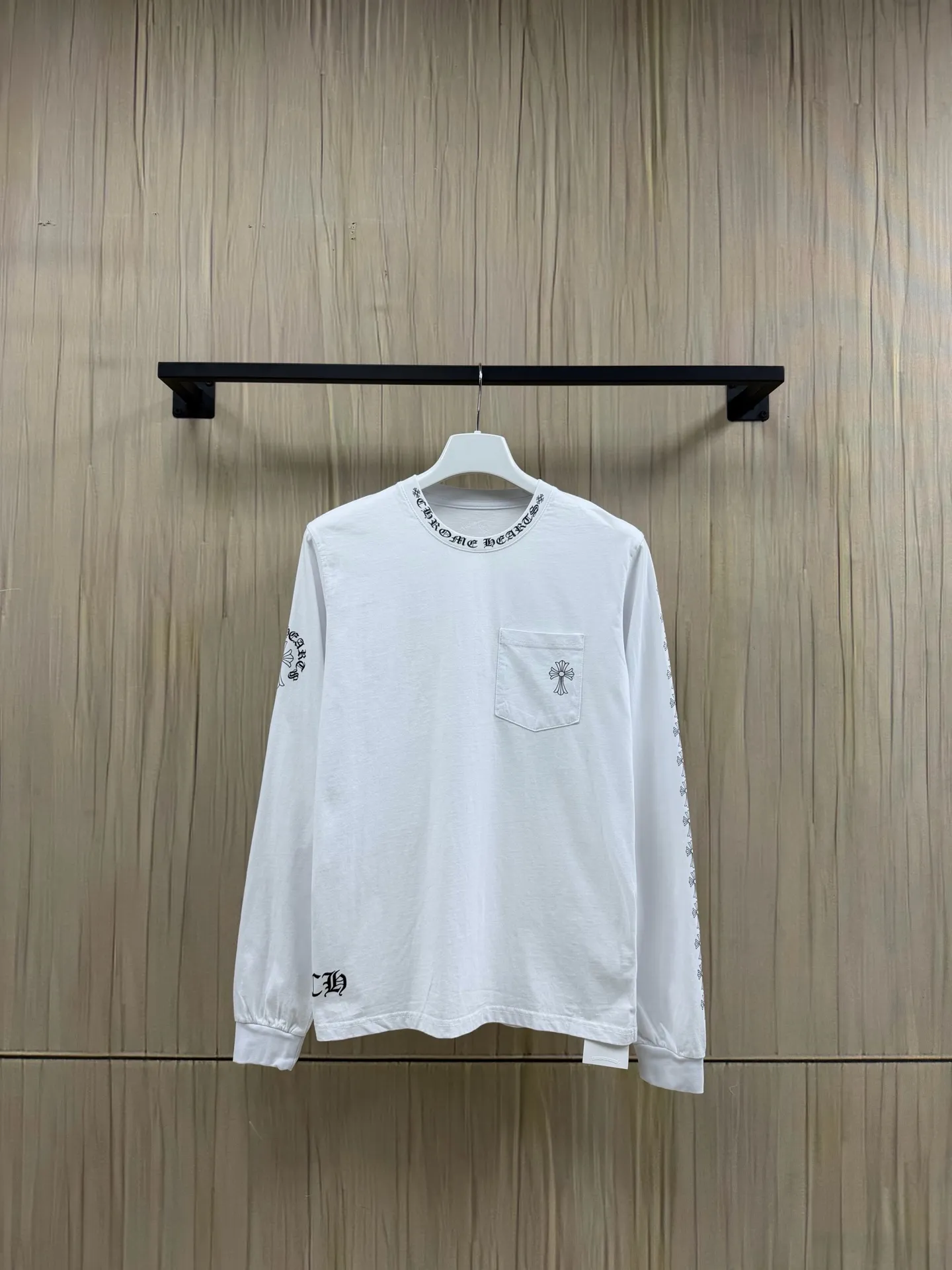。【 In Stock】Chrome Hearts size S M L XL Chrome Hearts Cross long sleeve Series 32 ， 190G， ， ， ， 、 ， 。 ， ， ， Classic ， ， 。 White ， ， 、 ， 。 ， ， ， ， ， ， ， Classic 。 ， ， Same Style ， ， ， ， Same Style。